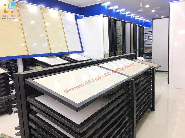 Showroom Hải Linh bày bán đa dạng mẫu mã gạch ốp lát