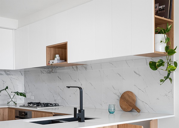 gạch ốp tường bếp vân đá
