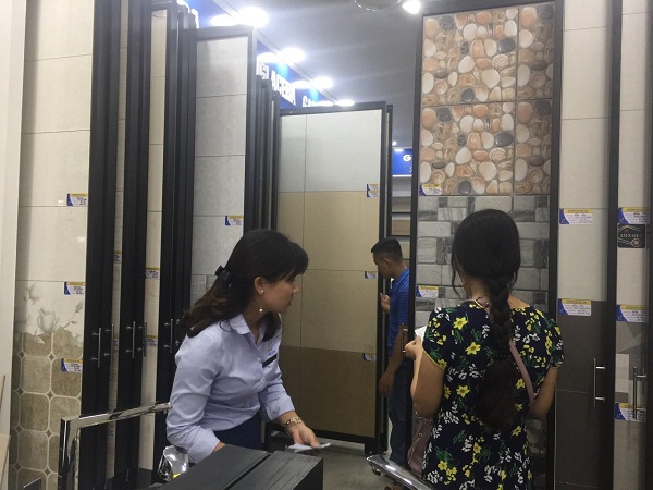 Không khí mua hàng tại Showroom Hải Linh