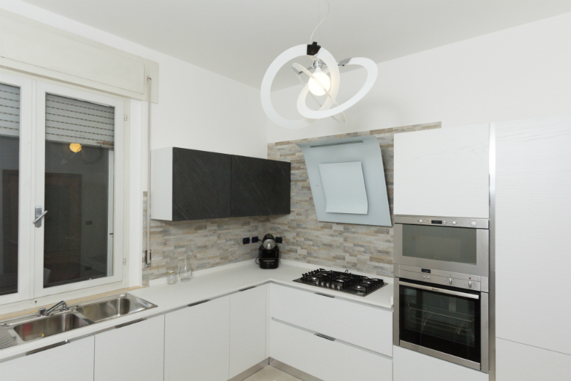 su-dung-mau-gach-the-cho-nha-bep-4 Gạch thẻ trang trí Taicera tạo điểm nhấn cho không gian bếp của bạn.