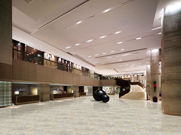 ung-dung-gach-lat-nen-kho-lon-cho-trung-tam-thuong-mai