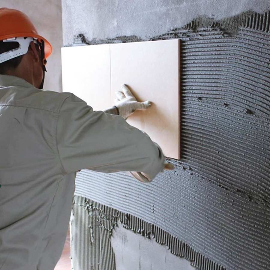 Tiến hành dán gạch theo đường chuẩn đã xác định